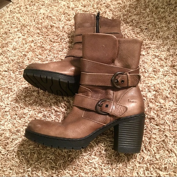 boc Shoes - Born BOC taupe leather side-zip boots - size 7.5